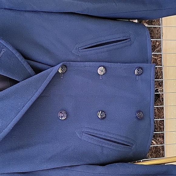 Lauren Ralph Lauren Cropped Double Breast Blazer - Picture 2 of 11